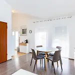 Loren - Mali - Second Floor