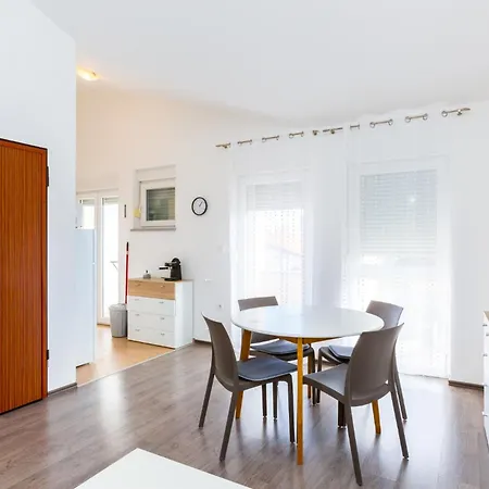 Loren - Mali - Second Floor